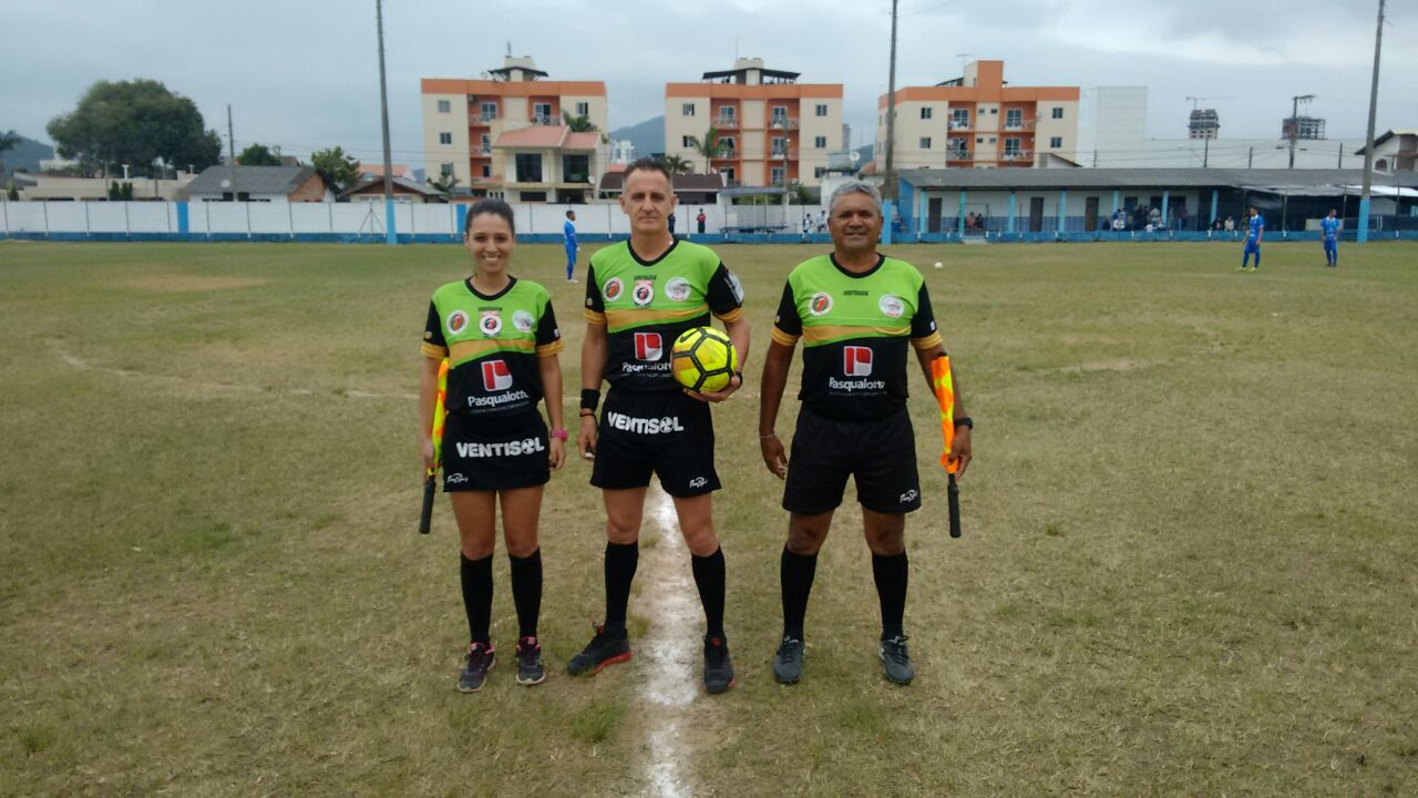 Criciúma x Vila Nova  Árbitro relata invasão do campo por dirigentes e  xingamentos de técnico - Sagres Online